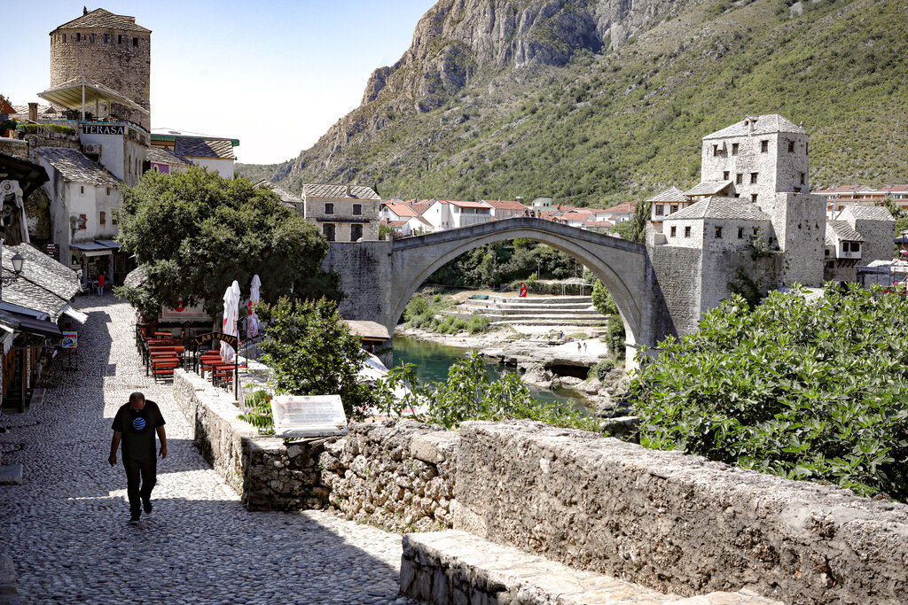 APTOPIX Virus Outbreak Bosnia Tourism Protest
